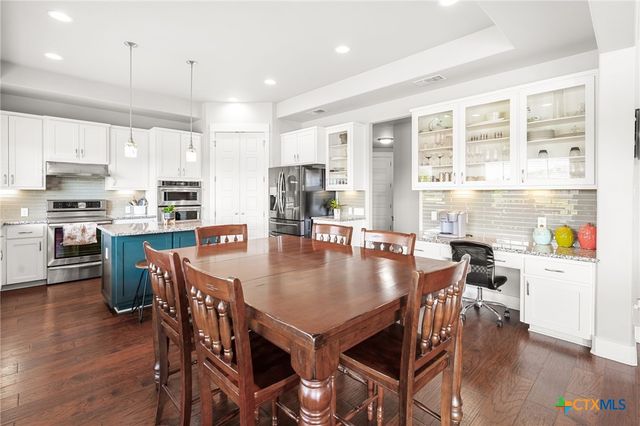 105 E Doucet Cove, Hutto, TX 78634