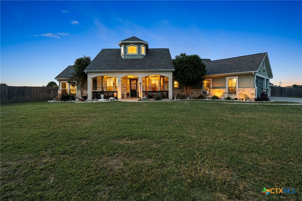 105 E Doucet Cove, Hutto, TX 78634