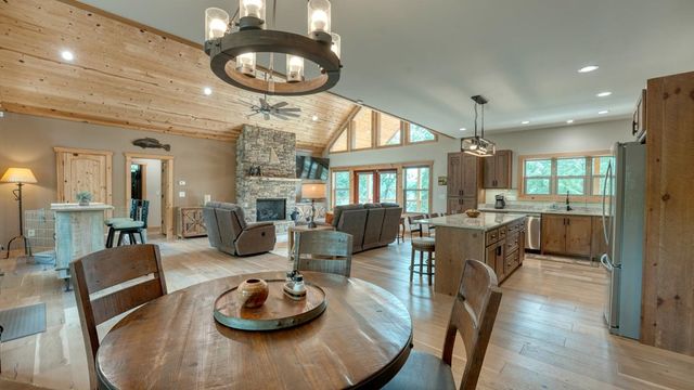 38 Edgewater Lane, Blairsville, GA 30512