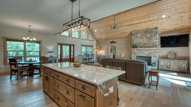 38 Edgewater Lane, Blairsville, GA 30512