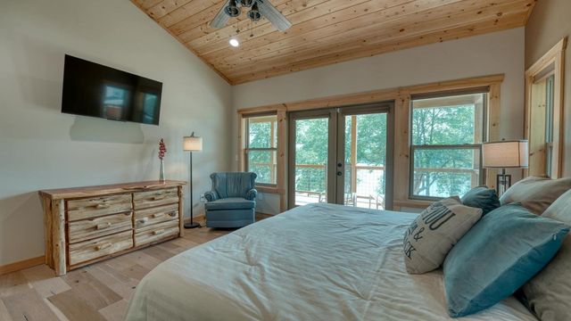 38 Edgewater Lane, Blairsville, GA 30512