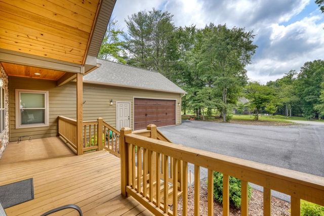 38 Edgewater Lane, Blairsville, GA 30512