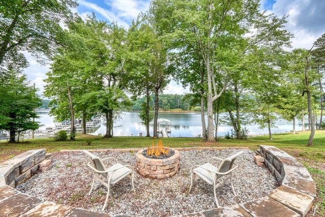 38 Edgewater Lane, Blairsville, GA 30512