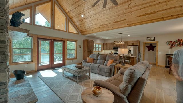 38 Edgewater Lane, Blairsville, GA 30512