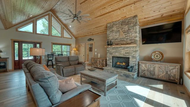 38 Edgewater Lane, Blairsville, GA 30512