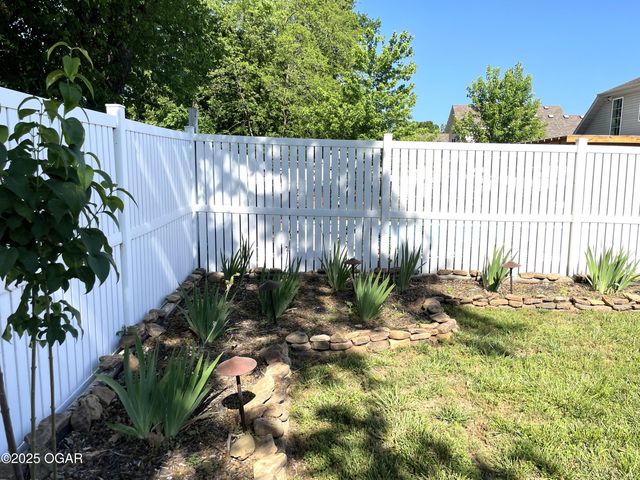 1901 E Sadie Lane, Joplin, MO 64801