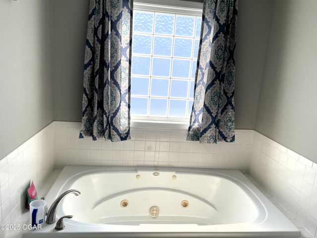 1901 E Sadie Lane, Joplin, MO 64801