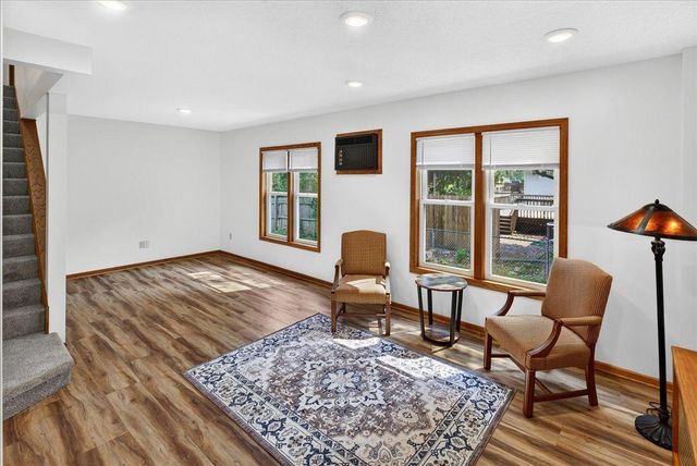 2207 Holloway Avenue E, North Saint Paul, MN 55109