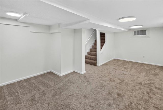 2207 Holloway Avenue E, North Saint Paul, MN 55109