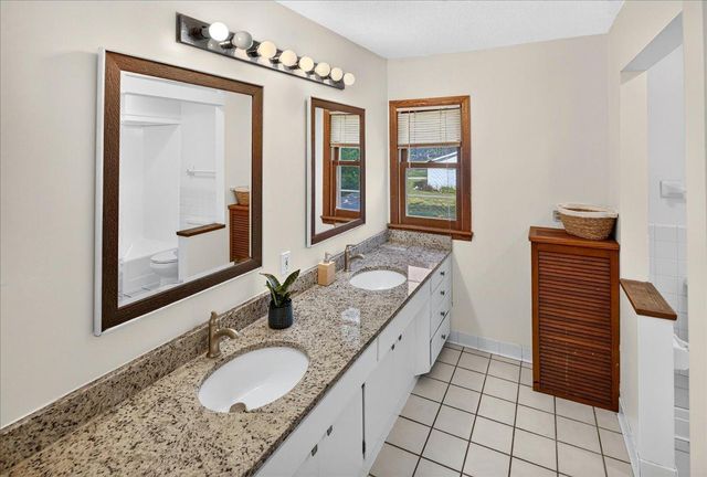 2207 Holloway Avenue E, North Saint Paul, MN 55109