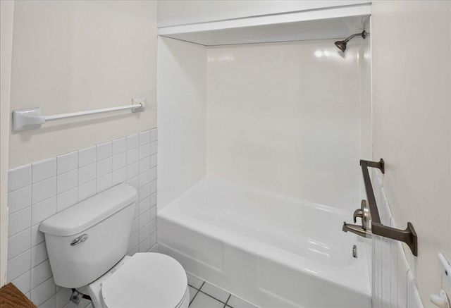 2207 Holloway Avenue E, North Saint Paul, MN 55109
