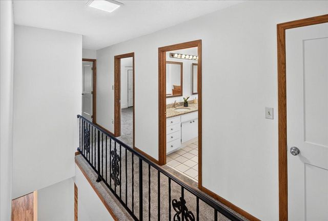 2207 Holloway Avenue E, North Saint Paul, MN 55109