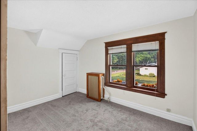 2207 Holloway Avenue E, North Saint Paul, MN 55109