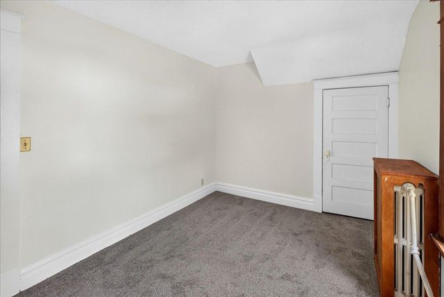 2207 Holloway Avenue E, North Saint Paul, MN 55109