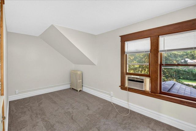 2207 Holloway Avenue E, North Saint Paul, MN 55109