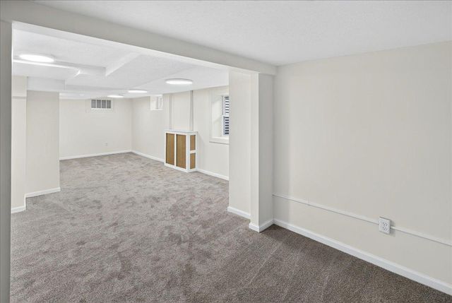 2207 Holloway Avenue E, North Saint Paul, MN 55109