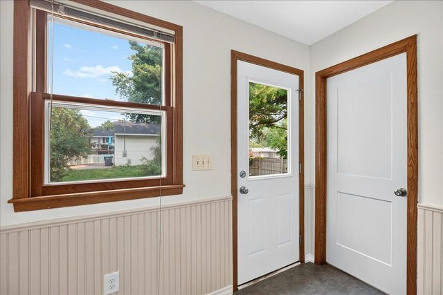 2207 Holloway Avenue E, North Saint Paul, MN 55109