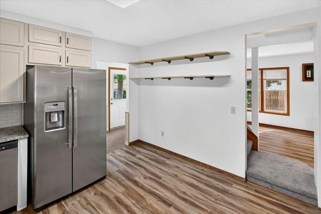 2207 Holloway Avenue E, North Saint Paul, MN 55109