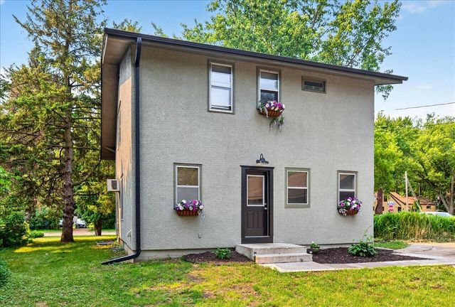 2207 Holloway Avenue E, North Saint Paul, MN 55109