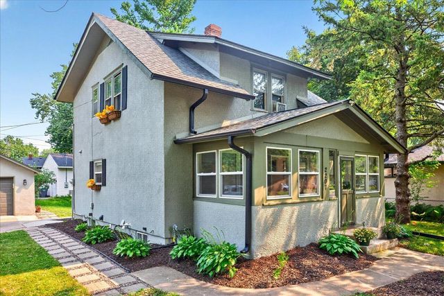 2207 Holloway Avenue E, North Saint Paul, MN 55109