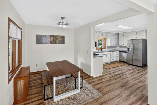 2207 Holloway Avenue E, North Saint Paul, MN 55109