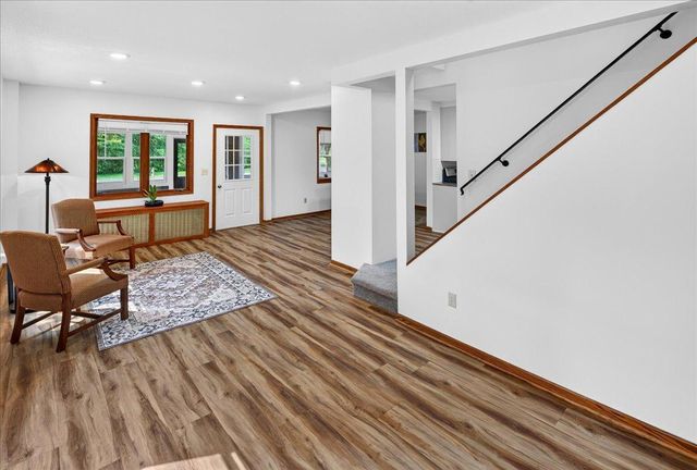 2207 Holloway Avenue E, North Saint Paul, MN 55109