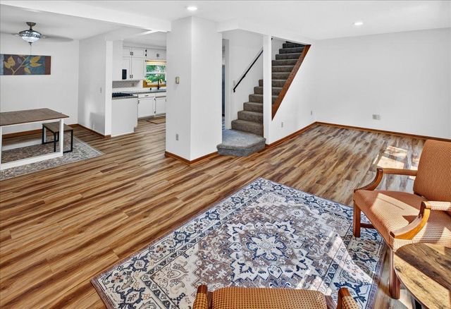 2207 Holloway Avenue E, North Saint Paul, MN 55109