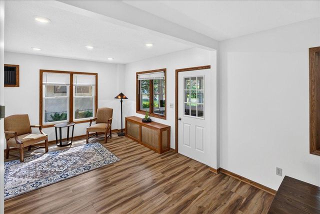 2207 Holloway Avenue E, North Saint Paul, MN 55109
