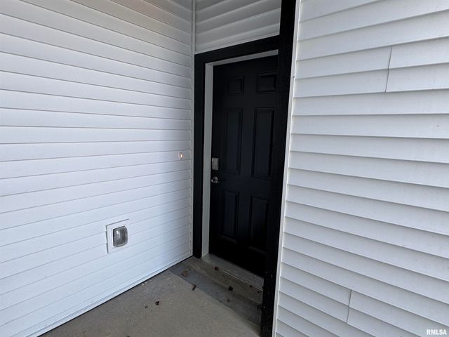 5888 BUTTERFIELD Drive, Bettendorf, IA 52722