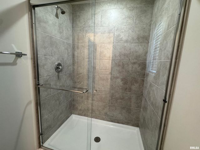 5888 BUTTERFIELD Drive, Bettendorf, IA 52722