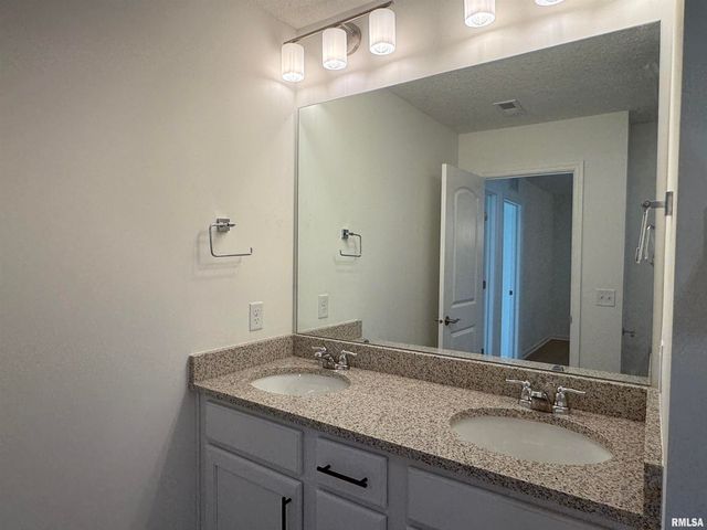 5888 BUTTERFIELD Drive, Bettendorf, IA 52722