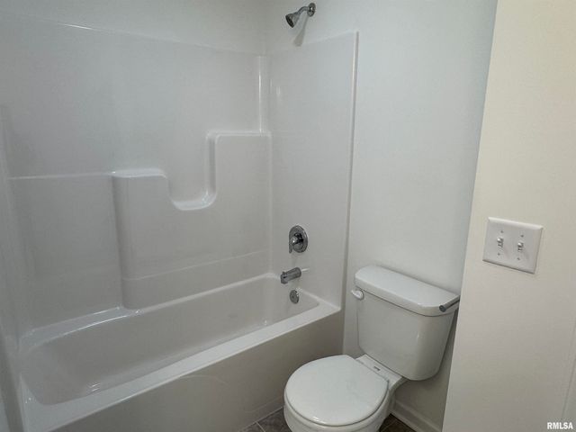 5888 BUTTERFIELD Drive, Bettendorf, IA 52722