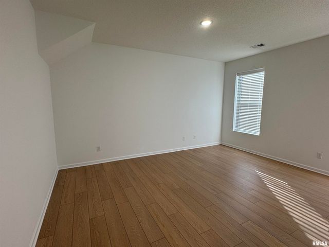 5888 BUTTERFIELD Drive, Bettendorf, IA 52722