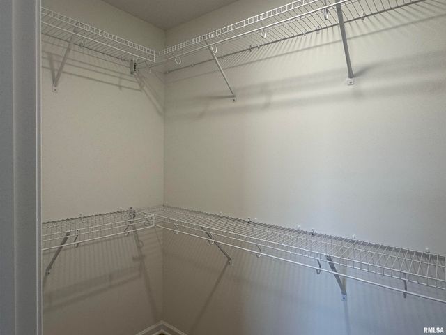 5888 BUTTERFIELD Drive, Bettendorf, IA 52722