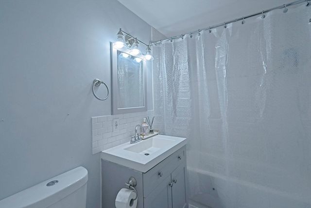 165-R Chestnut St 2, Foxboro, MA 02035