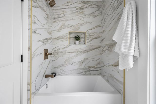 14 Harbor View St 1, Boston, MA 02125