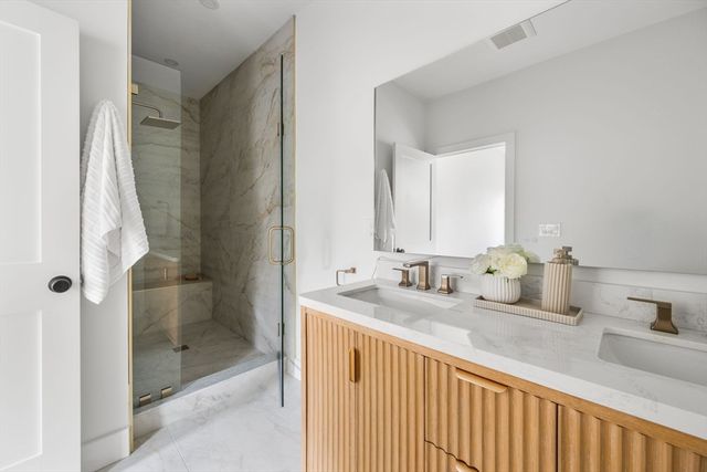 14 Harbor View St 1, Boston, MA 02125