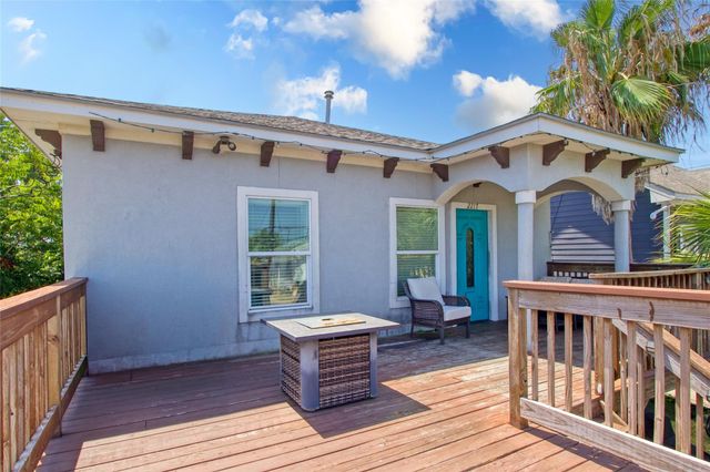 2217 Grover Avenue, Galveston, TX 77551