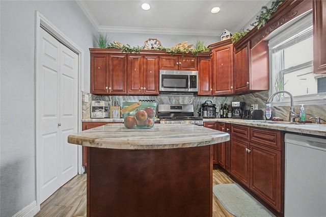 2217 Grover Avenue, Galveston, TX 77551