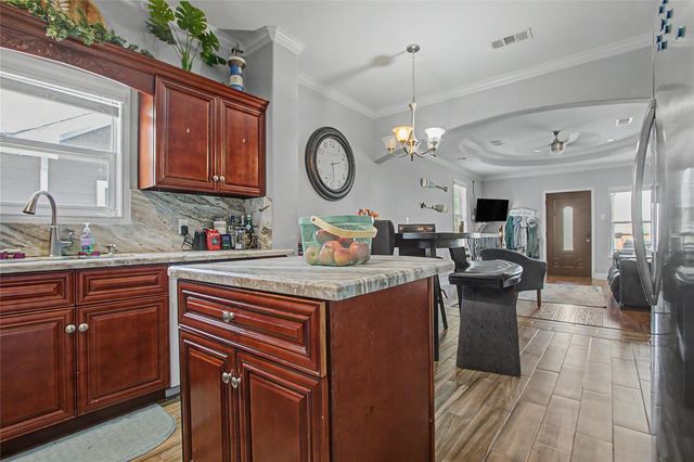 2217 Grover Avenue, Galveston, TX 77551
