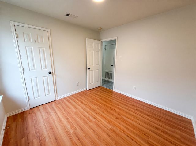 111 Forest Park Lane, Red Oak, TX 75154