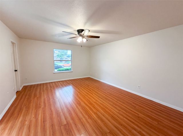 111 Forest Park Lane, Red Oak, TX 75154