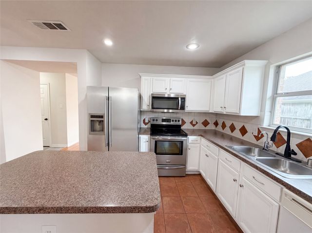 111 Forest Park Lane, Red Oak, TX 75154