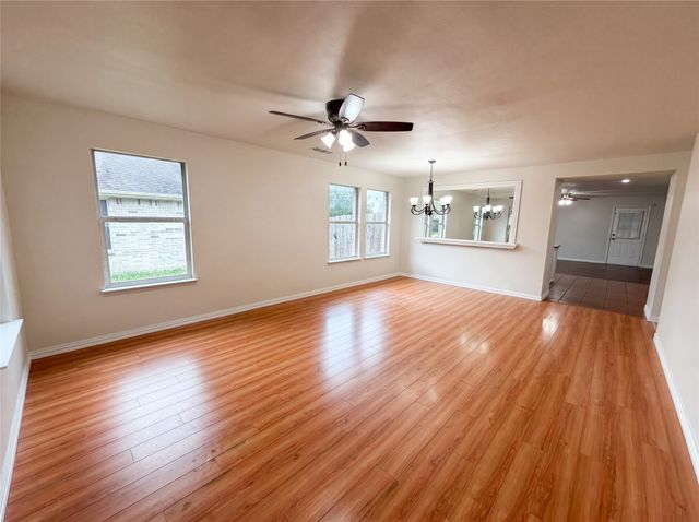111 Forest Park Lane, Red Oak, TX 75154