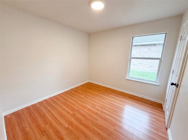 111 Forest Park Lane, Red Oak, TX 75154