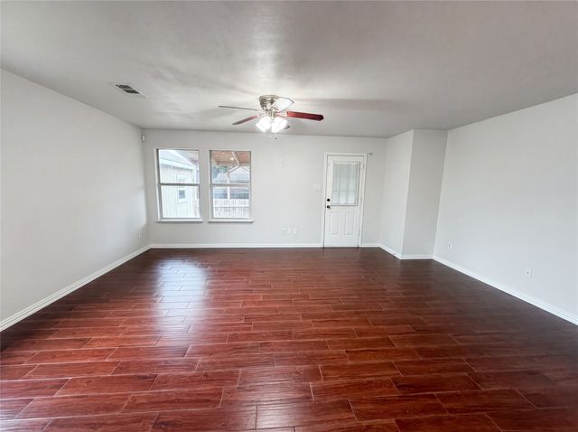 111 Forest Park Lane, Red Oak, TX 75154