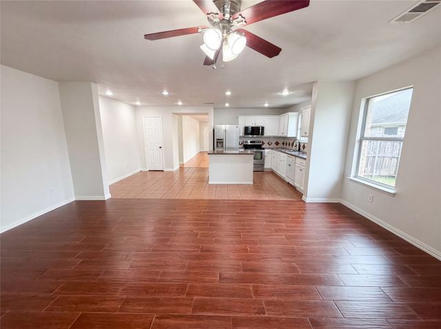 111 Forest Park Lane, Red Oak, TX 75154