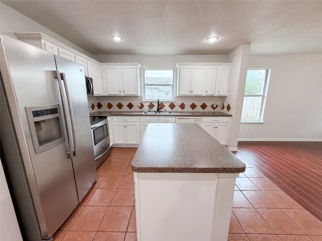 111 Forest Park Lane, Red Oak, TX 75154