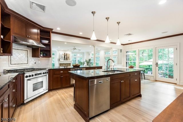 121 Christopher St, Montclair Twp., NJ 07042