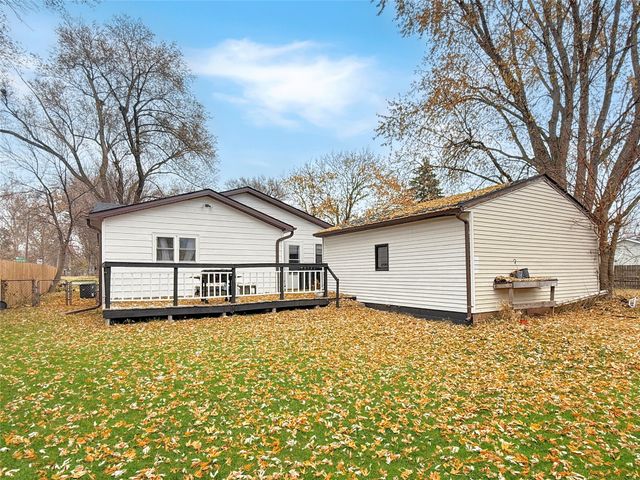 2519 E Aurora Avenue, Des Moines, IA 50317